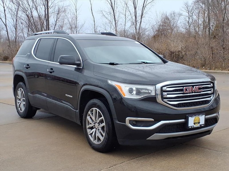 GMC Acadia Vehicle Full-screen Gallery Image 6