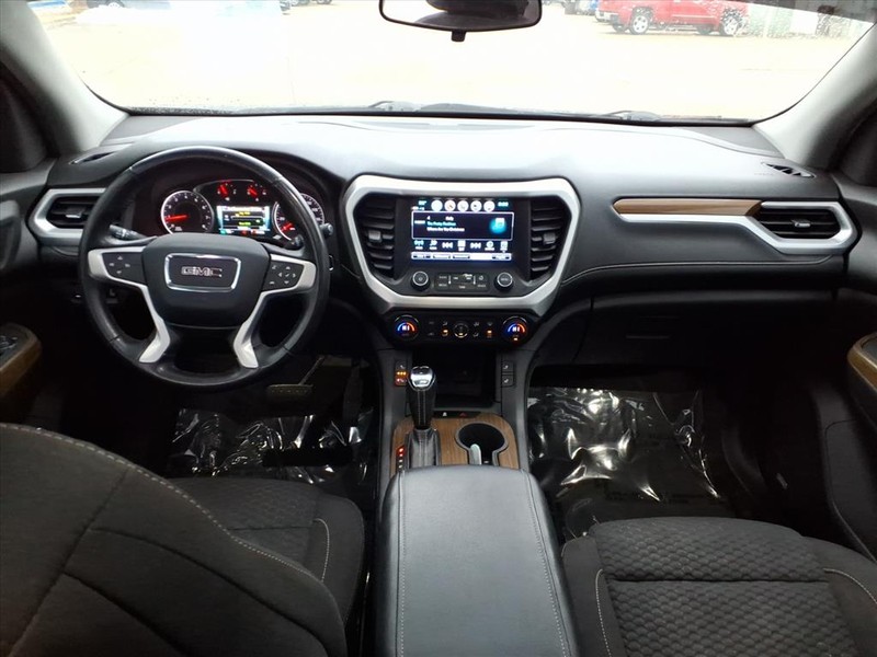 GMC Acadia Vehicle Full-screen Gallery Image 8