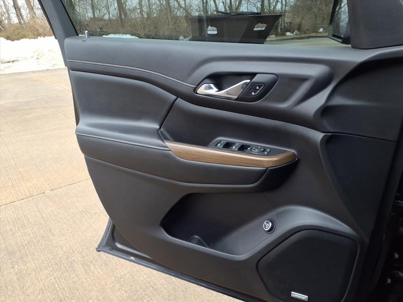 GMC Acadia Vehicle Full-screen Gallery Image 20