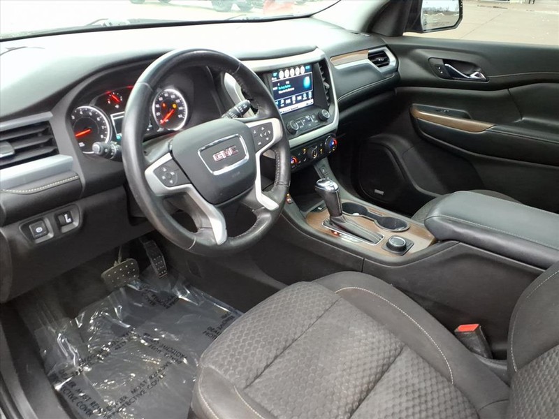 GMC Acadia Vehicle Full-screen Gallery Image 21
