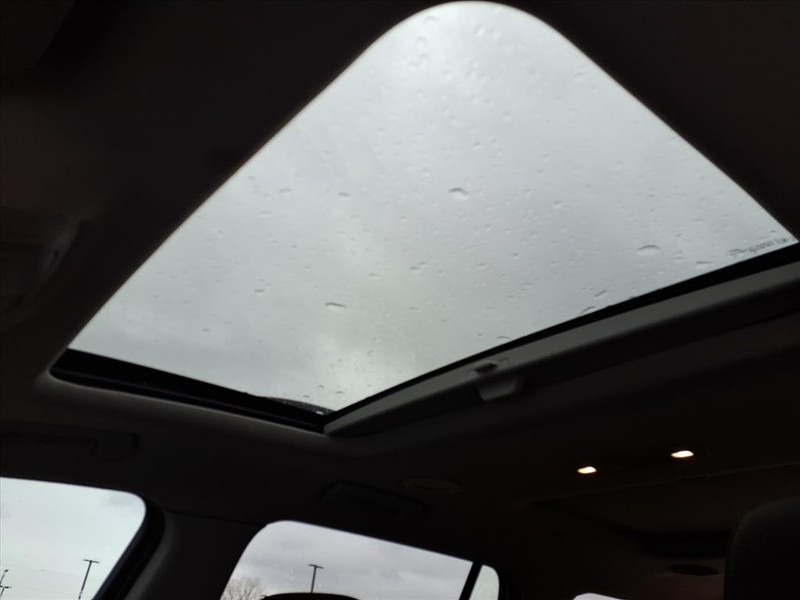 GMC Acadia Vehicle Full-screen Gallery Image 22