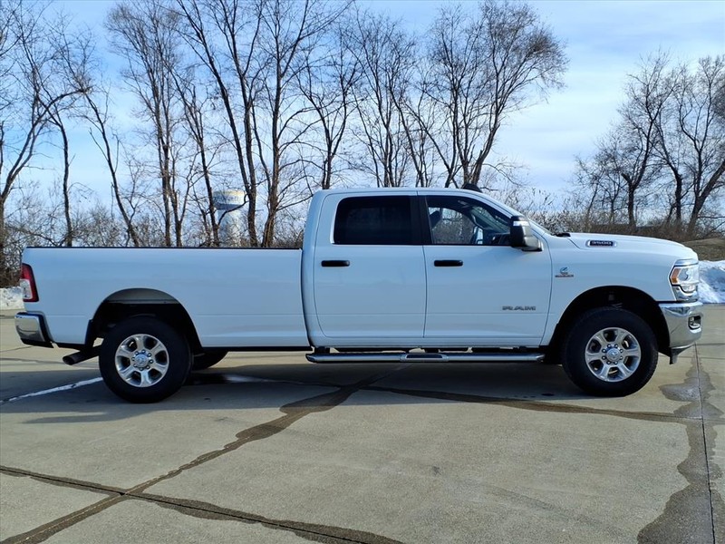 Ram 3500 Vehicle Full-screen Gallery Image 5