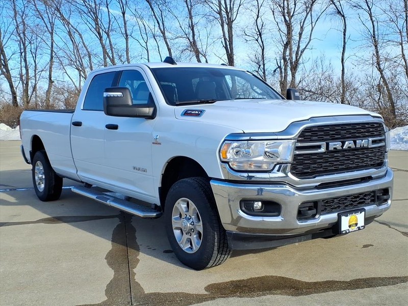 Ram 3500 Vehicle Full-screen Gallery Image 6
