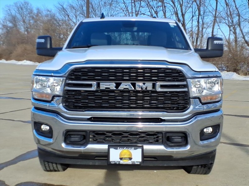 Ram 3500 Vehicle Full-screen Gallery Image 7