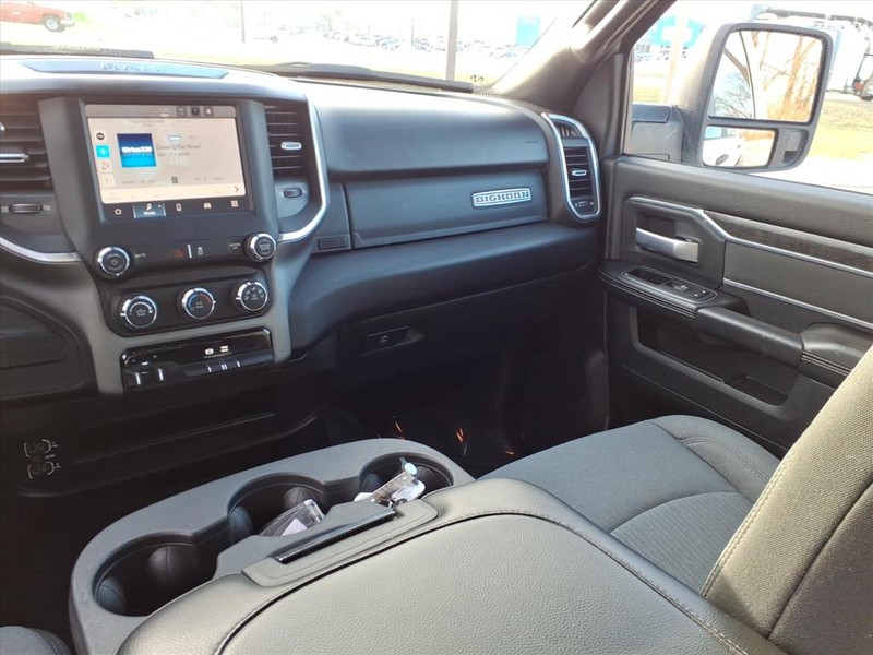 Ram 3500 Vehicle Full-screen Gallery Image 10