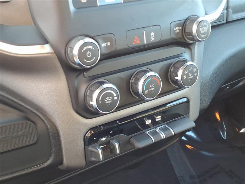 Ram 3500 Vehicle Full-screen Gallery Image 14