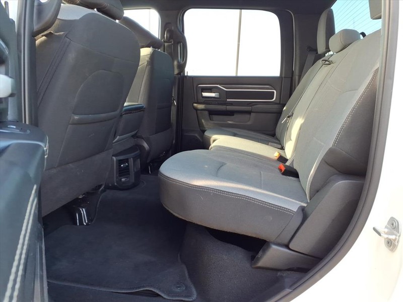 Ram 3500 Vehicle Full-screen Gallery Image 21