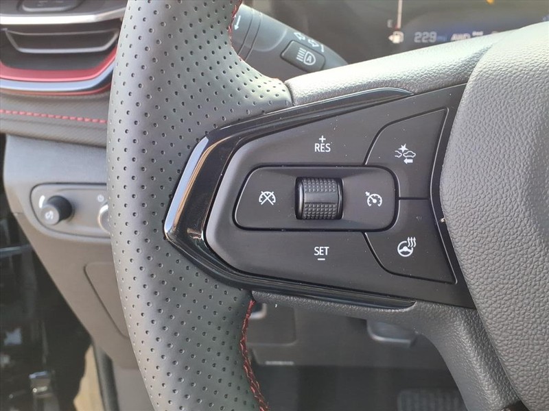 Chevrolet Trailblazer Vehicle Full-screen Gallery Image 12