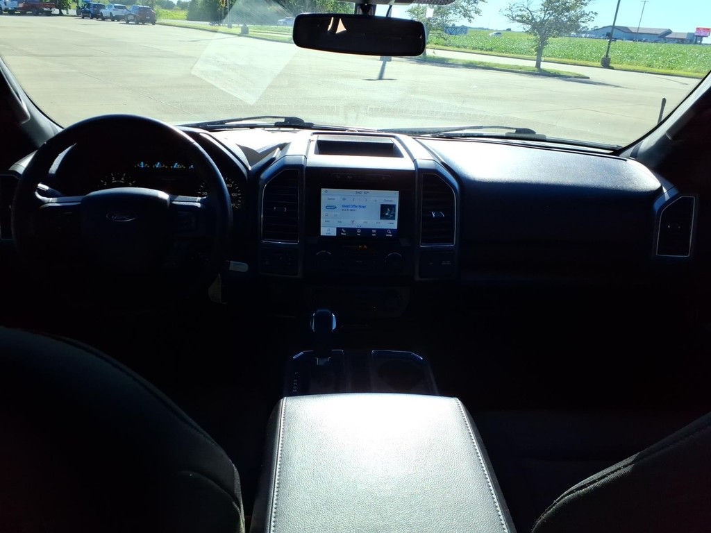 Ford F-150 Vehicle Full-screen Gallery Image 4