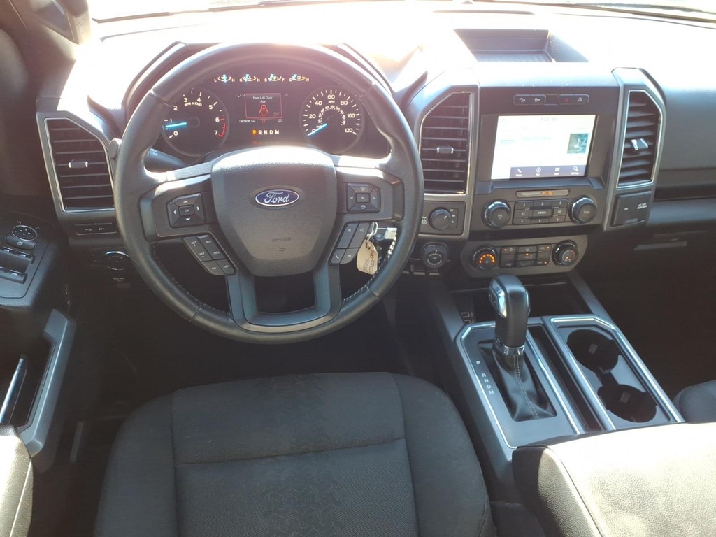 Ford F-150 Vehicle Full-screen Gallery Image 7