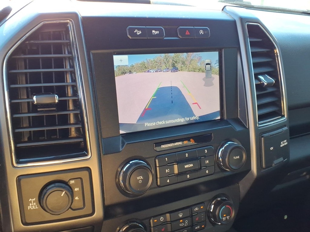 Ford F-150 Vehicle Full-screen Gallery Image 9