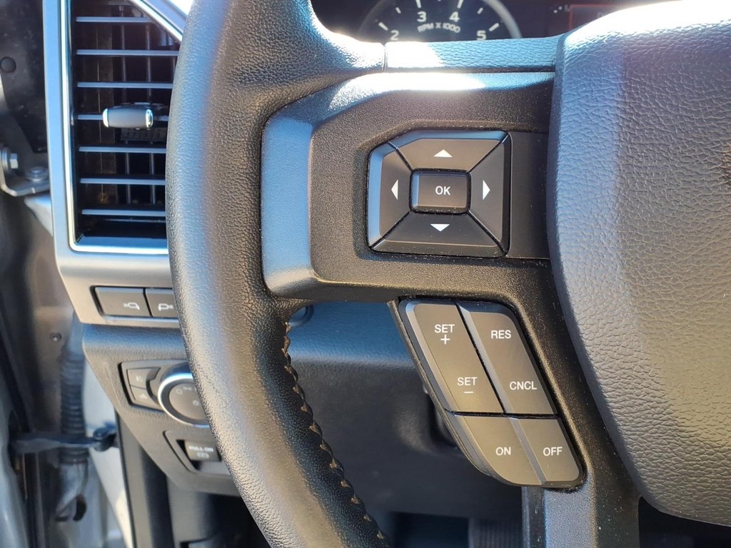 Ford F-150 Vehicle Full-screen Gallery Image 11