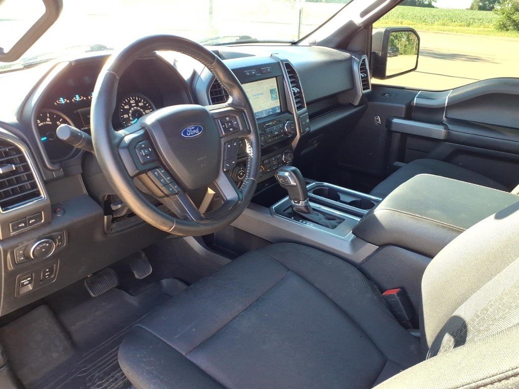 Ford F-150 Vehicle Full-screen Gallery Image 16