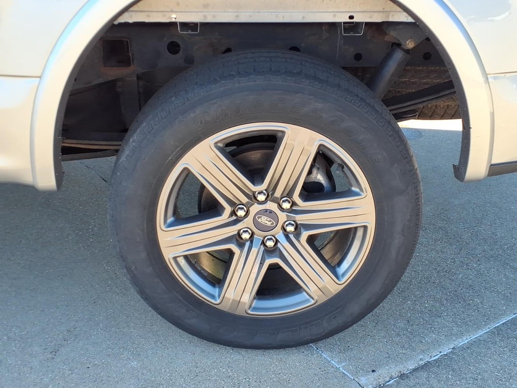 Ford F-150 Vehicle Full-screen Gallery Image 20