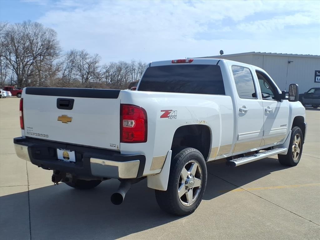 Chevrolet Silverado 2500HD Vehicle Full-screen Gallery Image 4