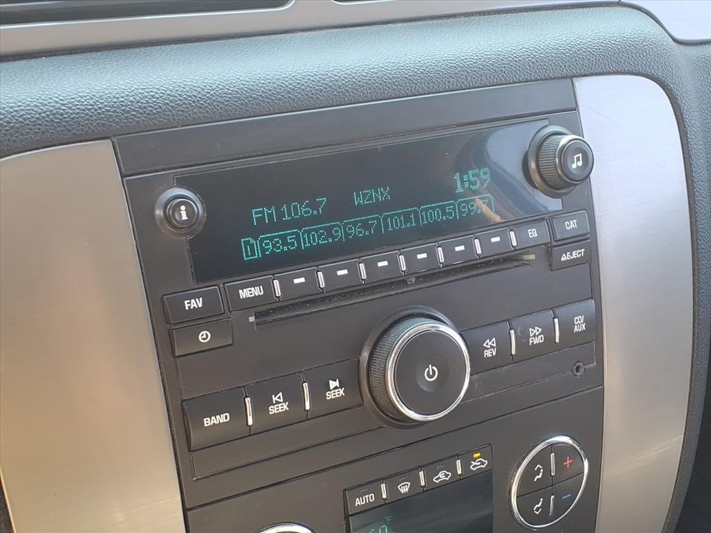 Chevrolet Silverado 2500HD Vehicle Full-screen Gallery Image 12