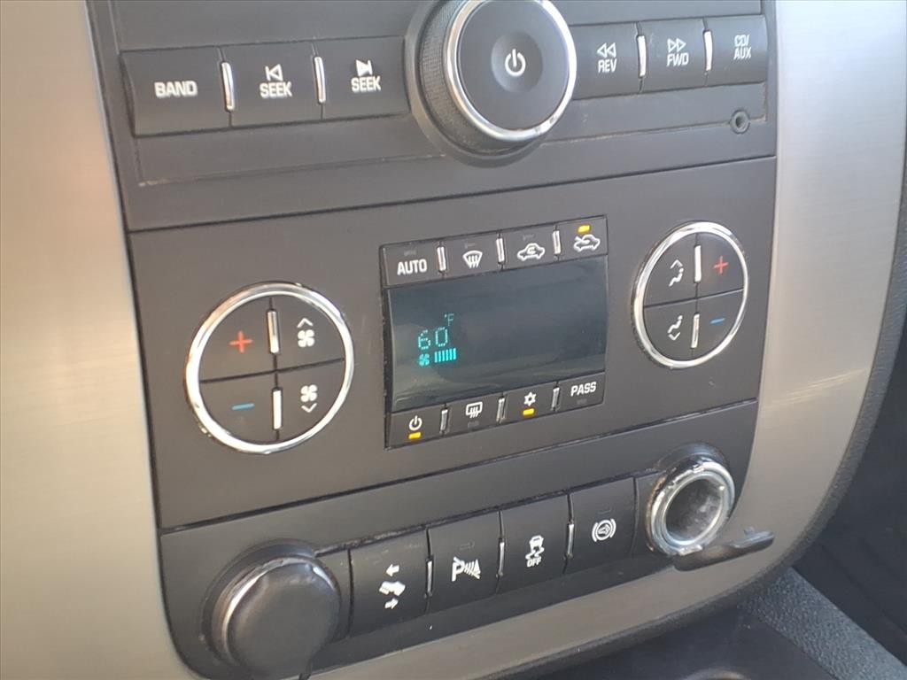 Chevrolet Silverado 2500HD Vehicle Full-screen Gallery Image 13