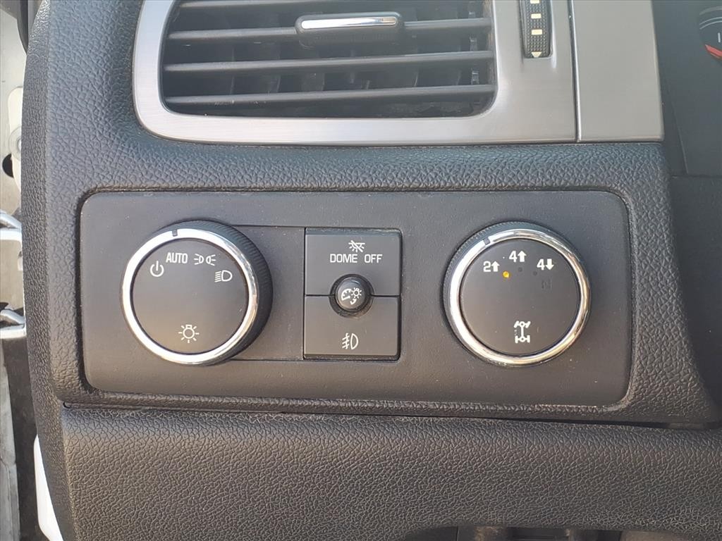 Chevrolet Silverado 2500HD Vehicle Full-screen Gallery Image 17