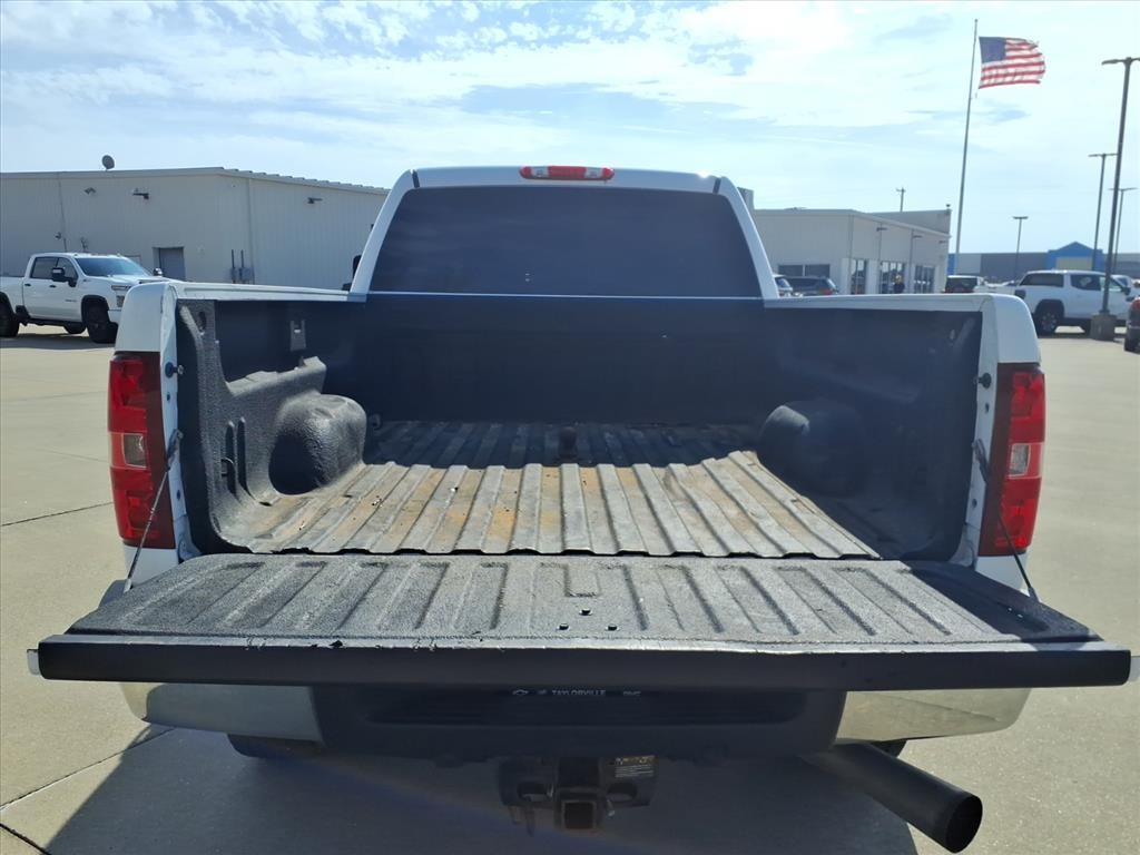 Chevrolet Silverado 2500HD Vehicle Full-screen Gallery Image 22