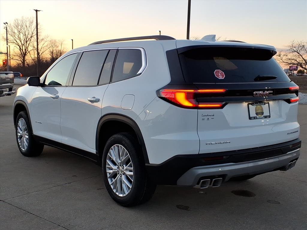 GMC Acadia Vehicle Full-screen Gallery Image 3