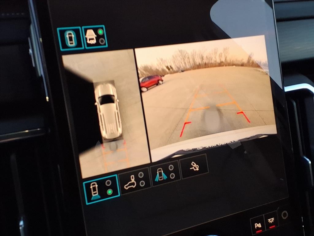 GMC Acadia Vehicle Full-screen Gallery Image 9