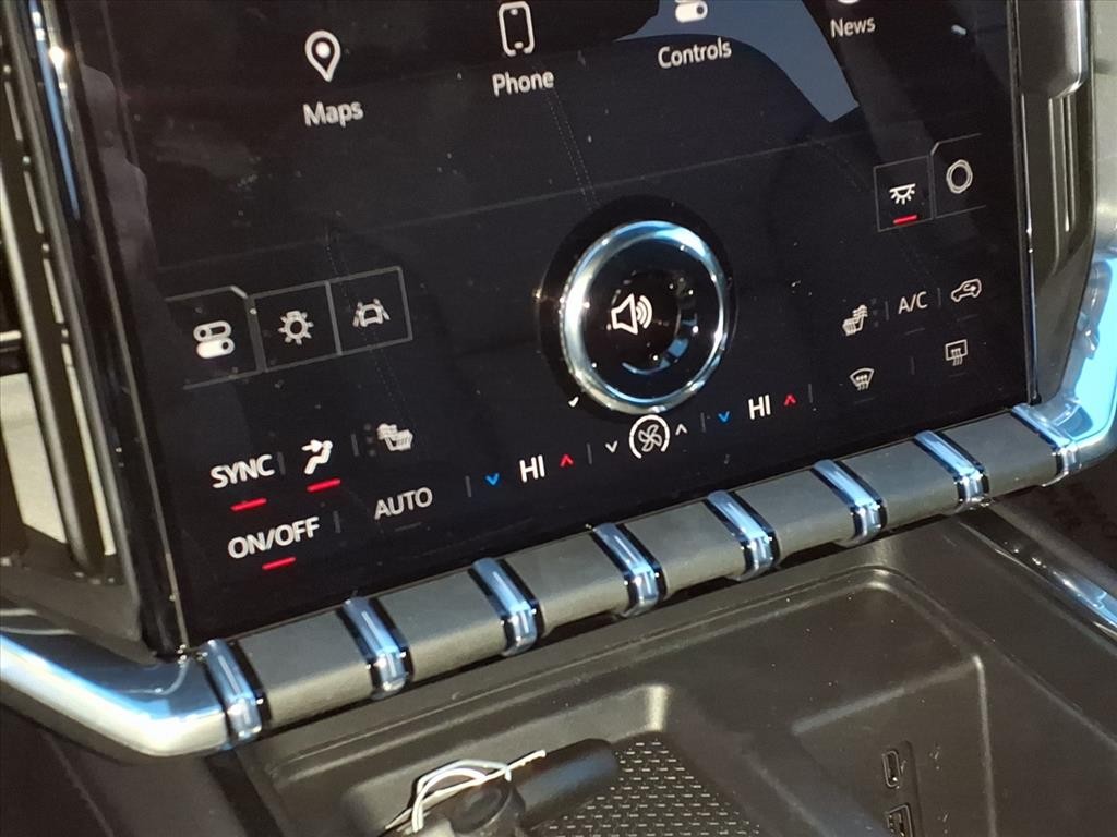 GMC Acadia Vehicle Full-screen Gallery Image 10