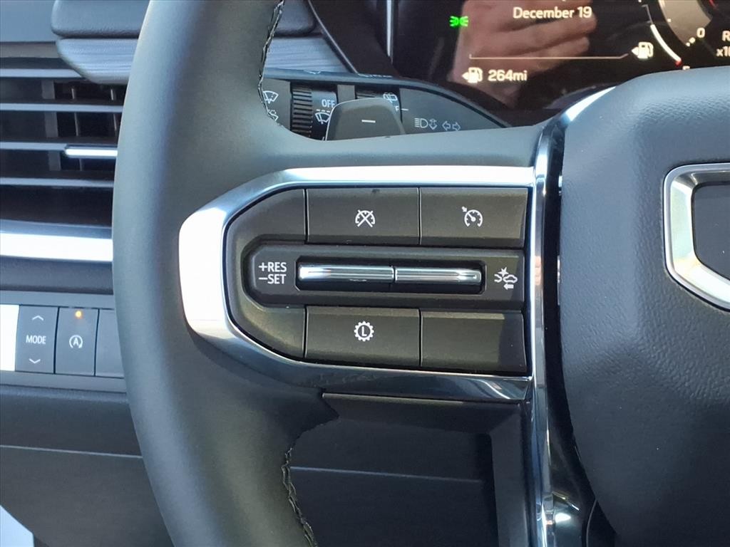 GMC Acadia Vehicle Full-screen Gallery Image 11