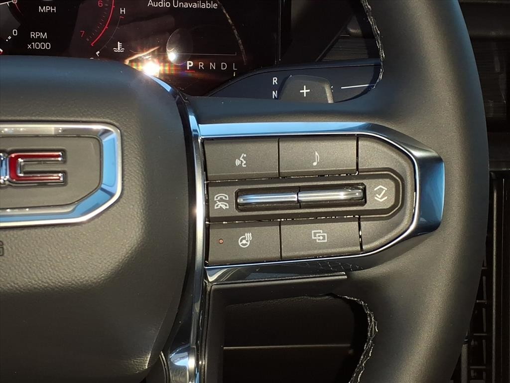 GMC Acadia Vehicle Full-screen Gallery Image 12