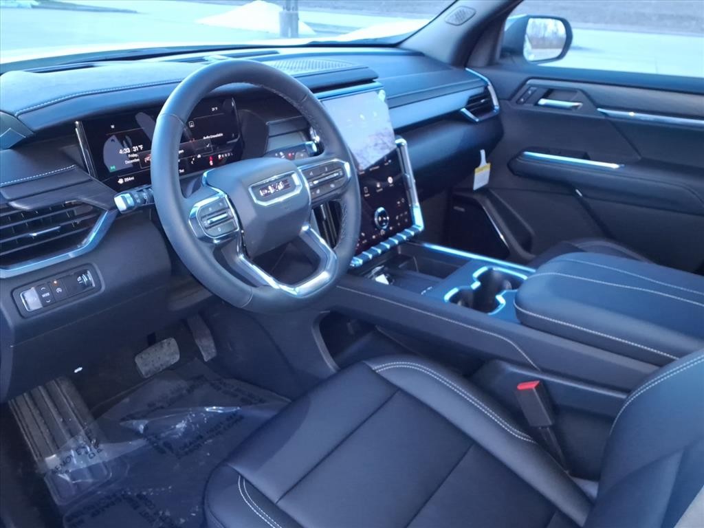 GMC Acadia Vehicle Full-screen Gallery Image 15