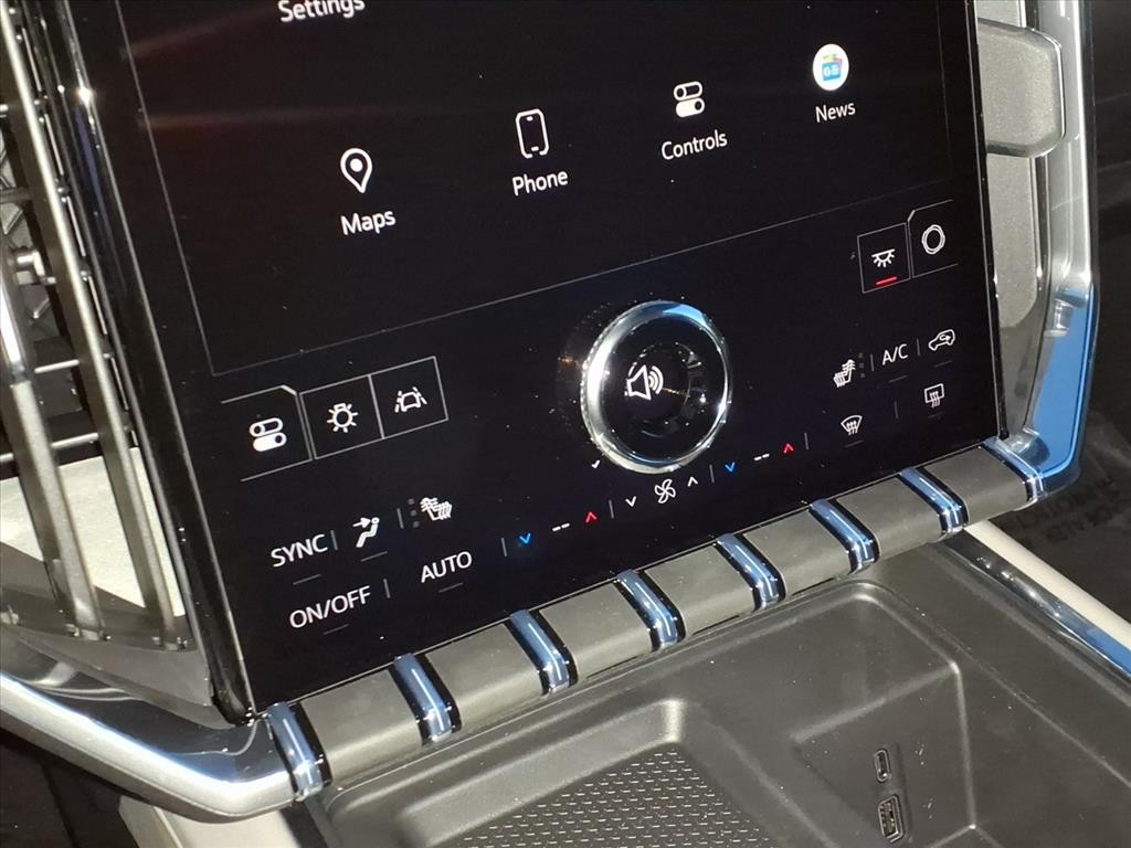 GMC Acadia Vehicle Full-screen Gallery Image 10