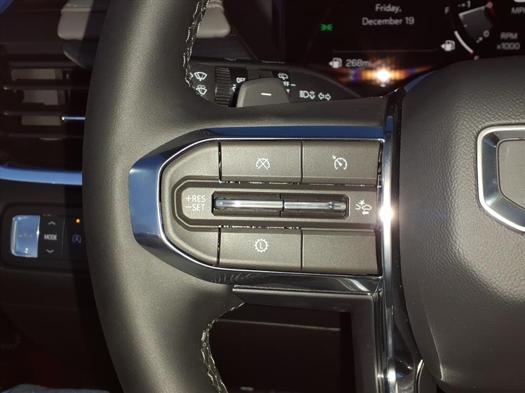 GMC Acadia Vehicle Full-screen Gallery Image 11