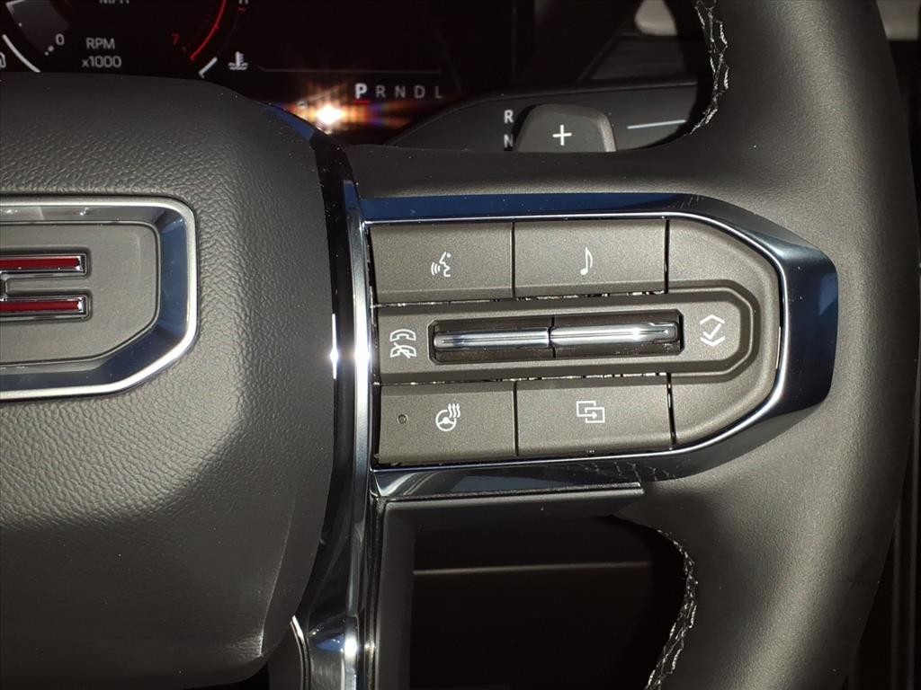 GMC Acadia Vehicle Full-screen Gallery Image 12