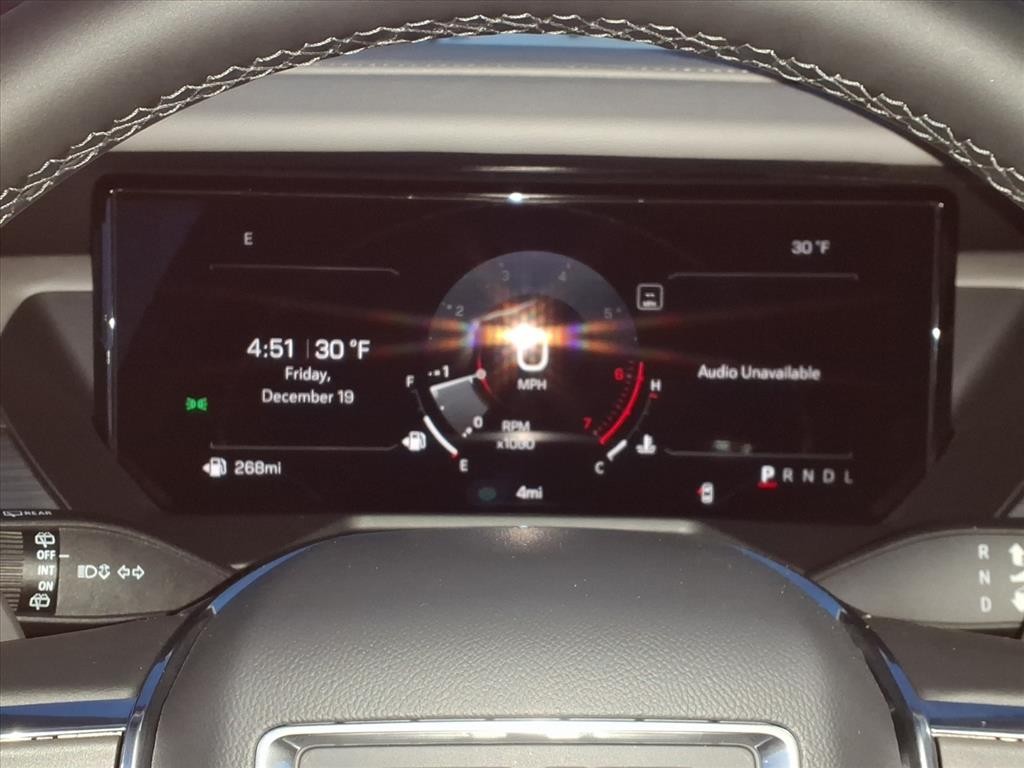 GMC Acadia Vehicle Full-screen Gallery Image 13