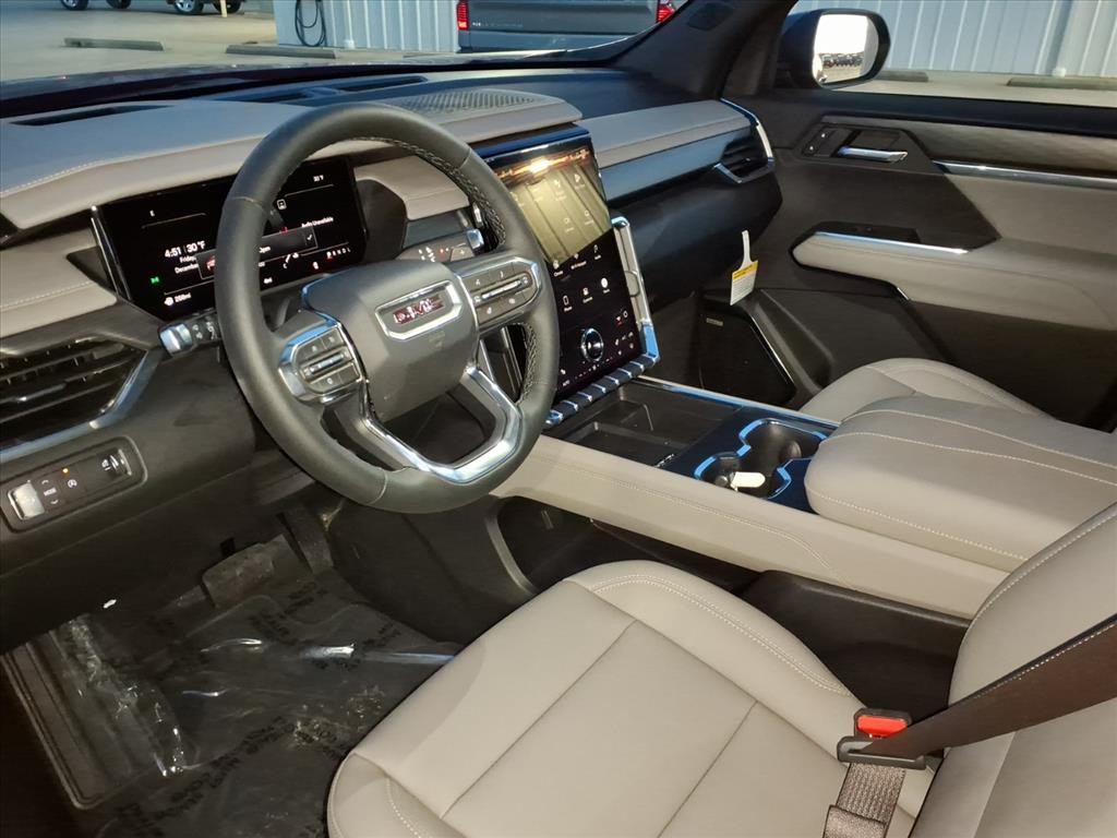 GMC Acadia Vehicle Full-screen Gallery Image 15