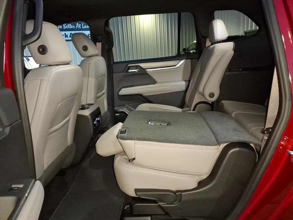 GMC Acadia Vehicle Full-screen Gallery Image 16