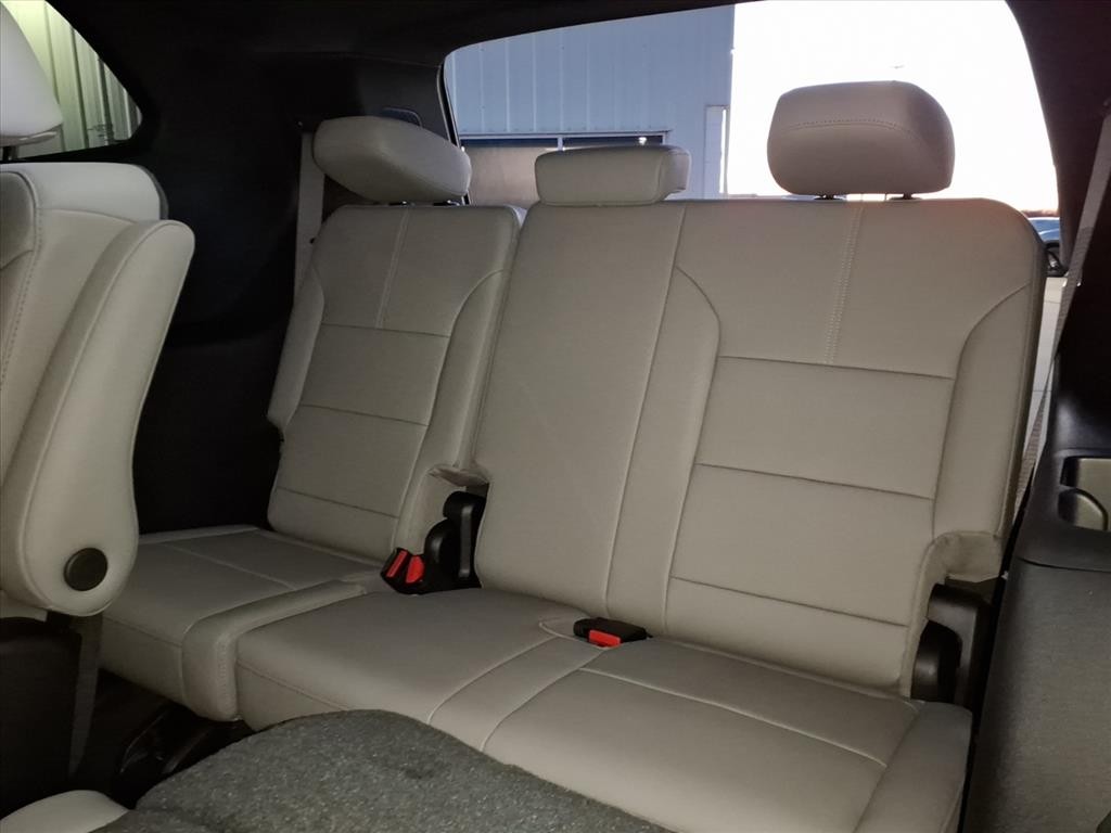 GMC Acadia Vehicle Full-screen Gallery Image 17