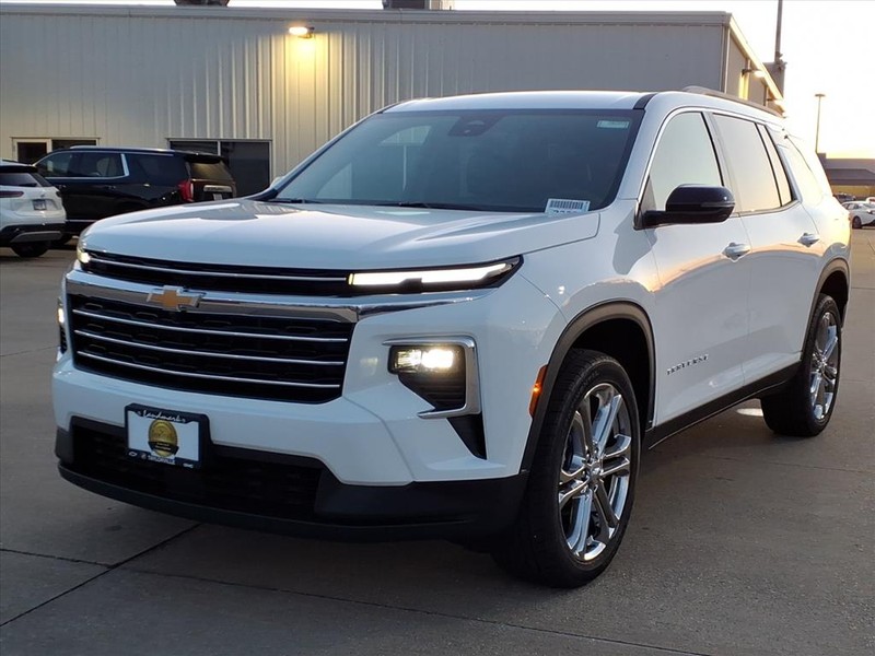 Chevrolet Traverse Vehicle Full-screen Gallery Image 2