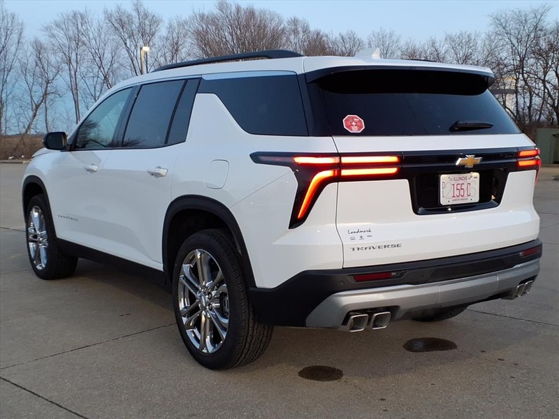 Chevrolet Traverse Vehicle Full-screen Gallery Image 3