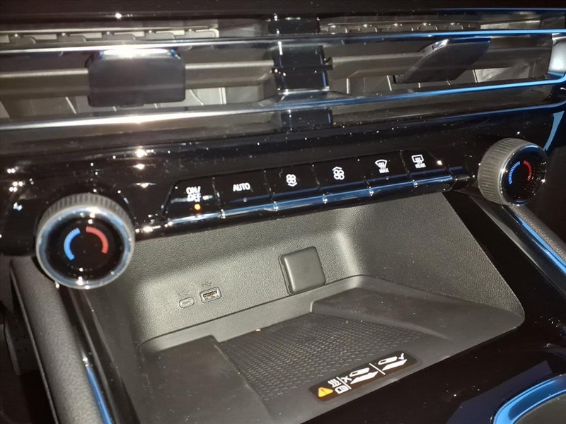 Chevrolet Traverse Vehicle Full-screen Gallery Image 10