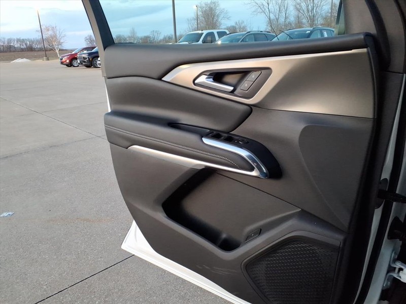 Chevrolet Traverse Vehicle Full-screen Gallery Image 14