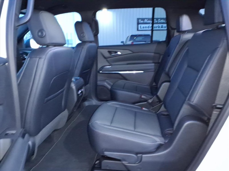 Chevrolet Traverse Vehicle Full-screen Gallery Image 16