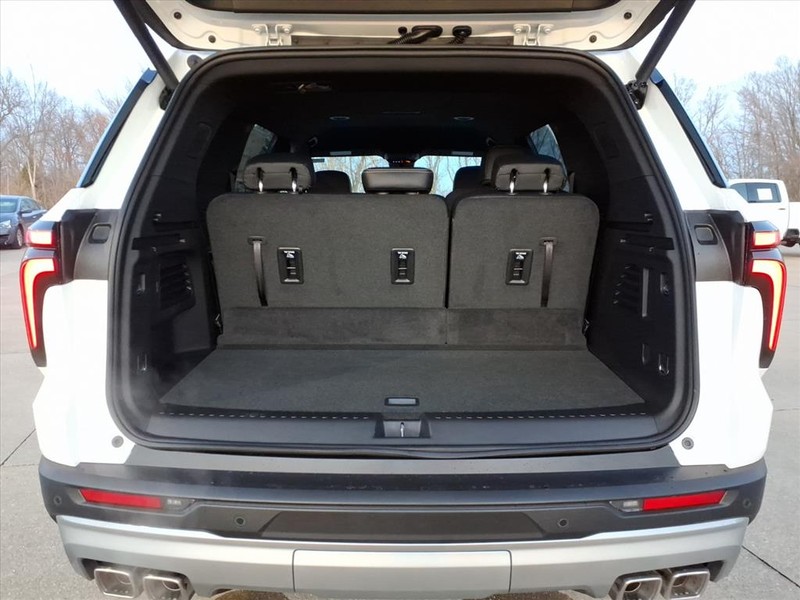 Chevrolet Traverse Vehicle Full-screen Gallery Image 18