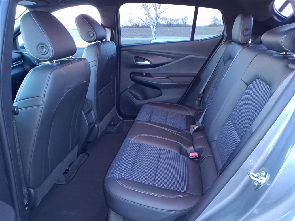 Buick Envista Vehicle Full-screen Gallery Image 17