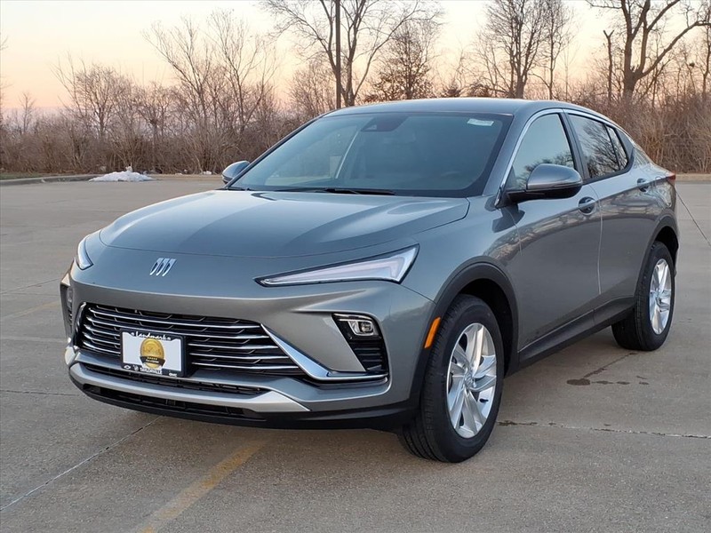 Buick Envista Vehicle Full-screen Gallery Image 2