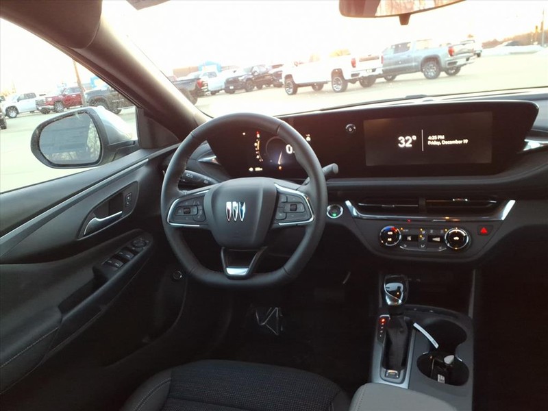 Buick Envista Vehicle Full-screen Gallery Image 7