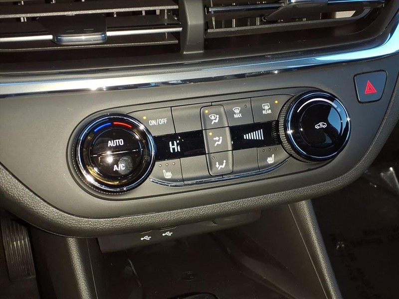 Buick Envista Vehicle Full-screen Gallery Image 10