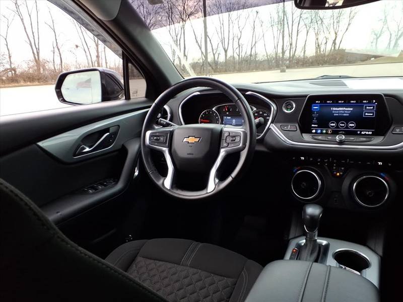 Chevrolet Blazer Vehicle Full-screen Gallery Image 11