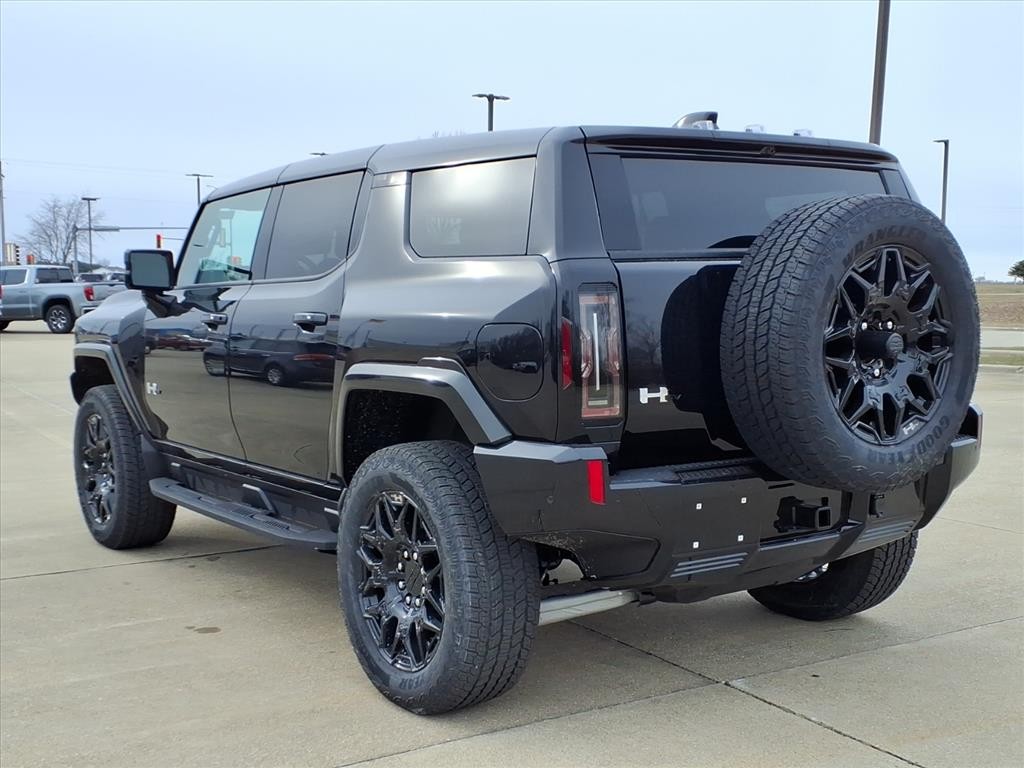 GMC HUMMER EV Vehicle Full-screen Gallery Image 3