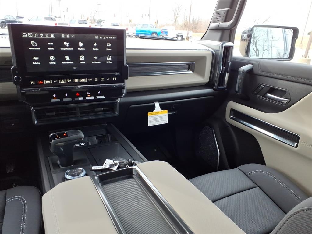 GMC HUMMER EV Vehicle Full-screen Gallery Image 6