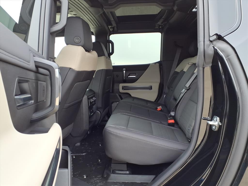 GMC HUMMER EV Vehicle Full-screen Gallery Image 16